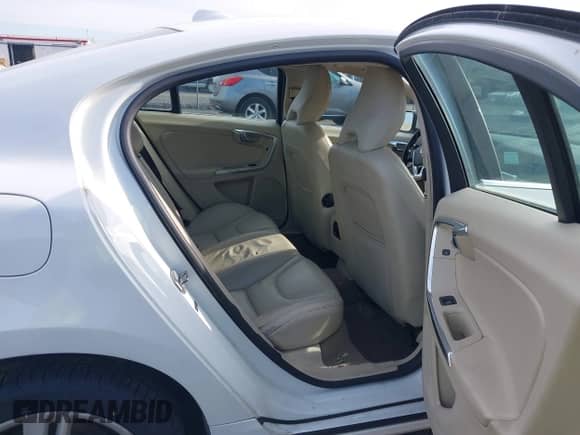 2014 Volvo S60 T5 с VIN YV1612FH2E2292076, выставлен на аукционе IAAI как лот 43317234 с пробегом 140 865 миль миль и . История ставок и продаж доступна на DreamBid. Изображение 8.