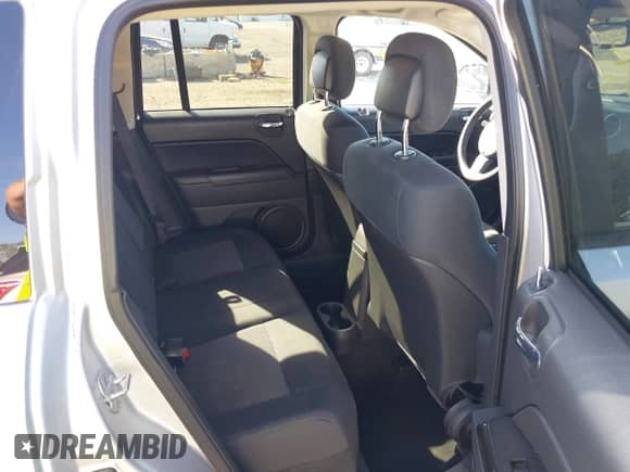 2012 Jeep Compass Sport z VIN 1C4NJDBB0CD621065, wystawiony jako IAAI lot #43342091 z przebiegiem 166 081 mil mil oraz . Historia ofert i sprzedaży dostępna na DreamBid. Obrazek 8.