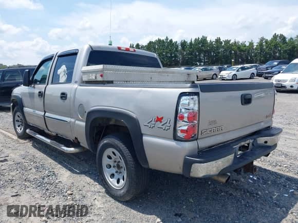2005 GMC Sierra 1500 SLE with VIN 2GTEK13TX51269548, listed as a IAAI auction lot 42592979 with 425,927 mi miles and . Bid and sale history available at DreamBid. Image 3.
