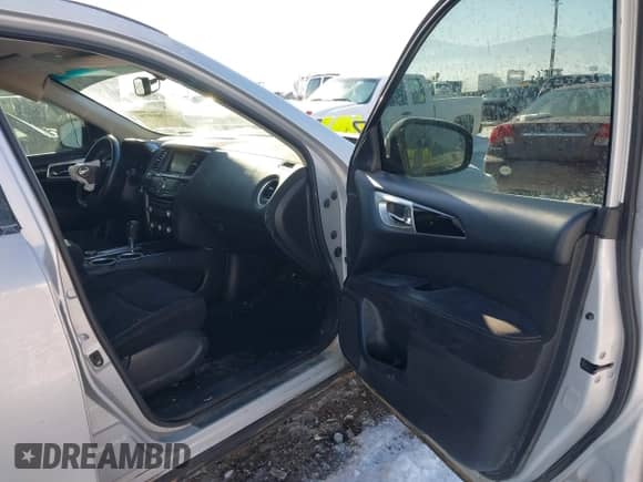 2015 Nissan Pathfinder S with VIN 5N1AR2MM8FC633836, listed as a IAAI auction lot 41301979 with 163,285 mi miles and . Bid and sale history available at DreamBid. Image 5.