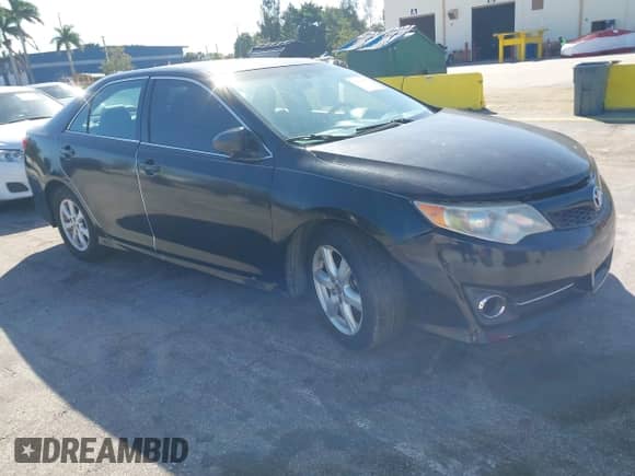 2014 Toyota Camry L z VIN 4T1BF1FK6EU330209, wystawiony jako IAAI lot #43584677 z przebiegiem 79 370 mil mil oraz . Historia ofert i sprzedaży dostępna na DreamBid. Obrazek 1.