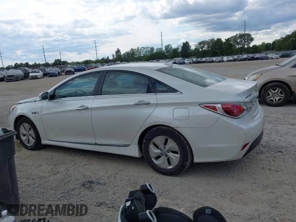 2015 Hyundai Sonata Limited z VIN KMHEC4A46FA133480, wystawiony jako IAAI lot #43091443 z przebiegiem 142 866 mil mil oraz . Historia ofert i sprzedaży dostępna na DreamBid. Obrazek 14.
