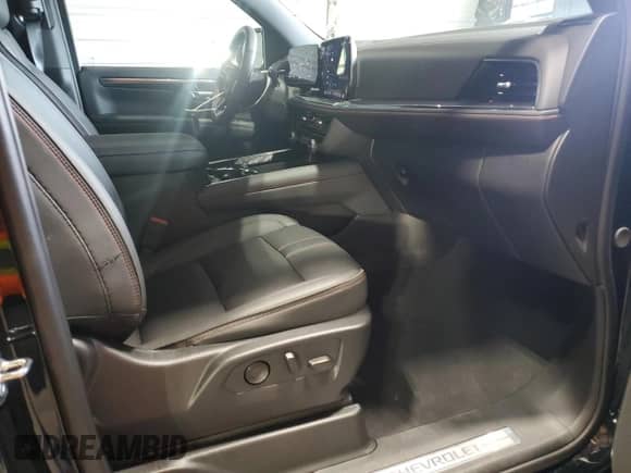 2025 Chevrolet Tahoe RST z VIN 1GNS6RRD1SR108439, wystawiony jako Copart lot #61190435 z przebiegiem 5 470 mil mil oraz Szkoda całkowita • Salvage title. Historia ofert i sprzedaży dostępna na DreamBid. Obrazek 13.