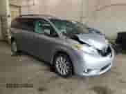 2013 Toyota Sienna XLE с VIN 5TDDK3DC5DS063504, выставлен на аукционе Copart как лот 71204095 с пробегом 233 799 миль миль и Списание • Salvage title. История ставок и продаж доступна на DreamBid. Изображение 4.