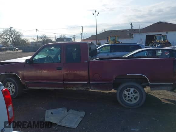 1995 GMC Sierra 1500 z VIN 2GTEC19K1S1571236, wystawiony jako IAAI lot #42096998 z przebiegiem 195 722 mil mil oraz . Historia ofert i sprzedaży dostępna na DreamBid. Obrazek 14.