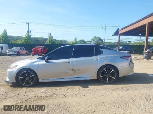 2019 Toyota Camry XSE z VIN 4T1B61HK0KU246668, wystawiony jako IAAI lot #42580274 z przebiegiem 61 325 mil mil oraz . Historia ofert i sprzedaży dostępna na DreamBid. Obrazek 14.