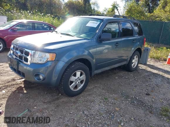 2011 Ford Escape XLT with VIN 1FMCU9D70BKC09156, listed as a IAAI auction lot 43498946 with 517,315 mi miles and . Bid and sale history available at DreamBid. Image 2.