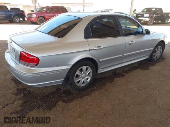 2004 Hyundai Sonata z VIN KMHWF25SX4A055372, wystawiony jako IAAI lot #42784505 z przebiegiem 113 835 mil mil oraz . Historia ofert i sprzedaży dostępna na DreamBid. Obrazek 4.