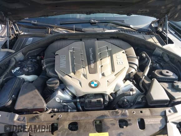 2011 BMW 7 Series 750Li xDrive z VIN WBAKC8C55BC434418, wystawiony jako IAAI lot #42695385 z przebiegiem 93 427 mil mil oraz . Historia ofert i sprzedaży dostępna na DreamBid. Obrazek 10.