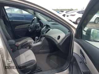 2014 Chevrolet Cruze LS с VIN 1G1PA5SG1E7487817, выставлен на аукционе IAAI как лот 43323372 с пробегом 128 084 миль миль и . История ставок и продаж доступна на DreamBid. Изображение 5.