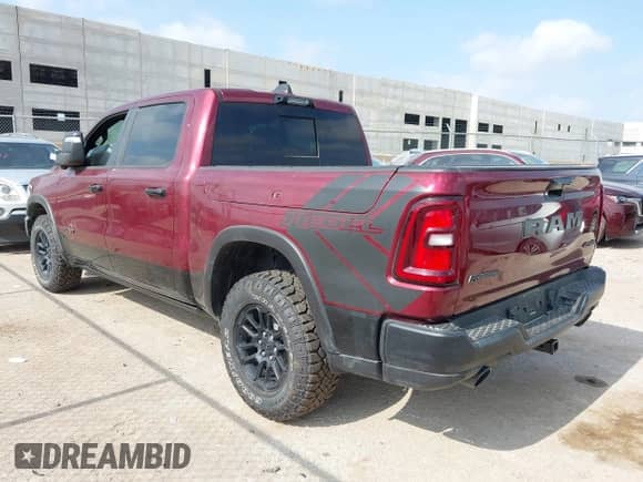 2025 Ram 1500 Rebel z VIN 1C6SRFLP1SN695600, wystawiony jako IAAI lot #42735761 z przebiegiem Nie podano mil oraz . Historia ofert i sprzedaży dostępna na DreamBid. Obrazek 3.