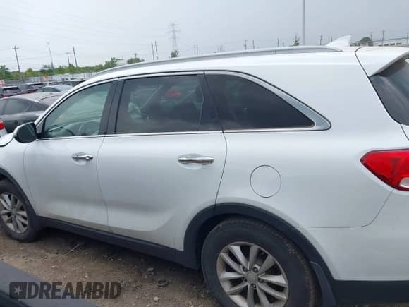 2018 Kia Sorento LX with VIN 5XYPG4A57JG383362, listed as a IAAI auction lot 42584652 with 120,177 mi miles and . Bid and sale history available at DreamBid. Image 14.