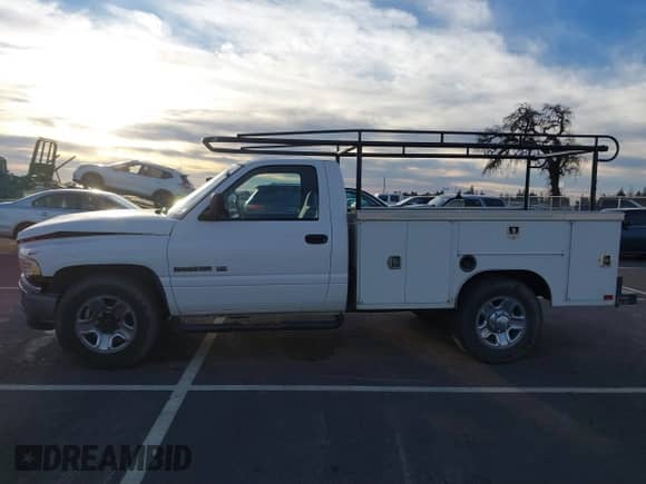 2000 Dodge RAM with VIN 3B6KC26Z9YM220266, listed as a IAAI auction lot 41279065 with 197,070 mi miles and . Bid and sale history available at DreamBid. Image 15.