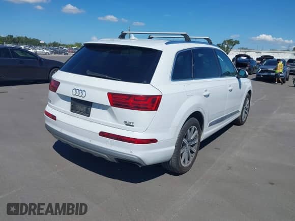 2017 Audi Q7 Premium Plus with VIN WA1LAAF72HD020494, listed as a IAAI auction lot 43307438 with 155,826 mi miles and . Bid and sale history available at DreamBid. Image 4.