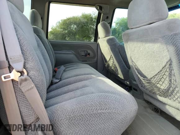 2000 Chevrolet Silverado 3500 с VIN 1GCGC33R3YF516072, выставлен на аукционе Copart как лот 83587024 с пробегом 77 586 миль миль и Списание • Salvage title. История ставок и продаж доступна на DreamBid. Изображение 10.