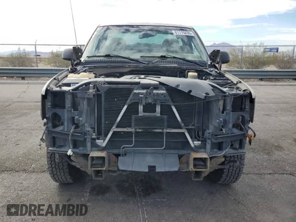 2002 Chevrolet Silverado 2500HD z VIN 1GCHC24U52E129070, wystawiony jako Copart lot #81715235 z przebiegiem Nie podano mil oraz Szkoda całkowita • Salvage title. Historia ofert i sprzedaży dostępna na DreamBid. Obrazek 5.