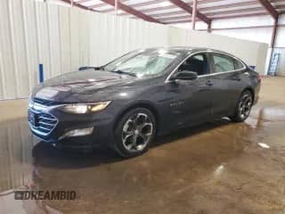 2023 Chevrolet Malibu LT z VIN 1G1ZD5ST0PF140484, wystawiony jako Copart lot #90395055 z przebiegiem 82 403 mil mil oraz Czysty tytuł • Clean title. Historia ofert i sprzedaży dostępna na DreamBid. Obrazek 1.