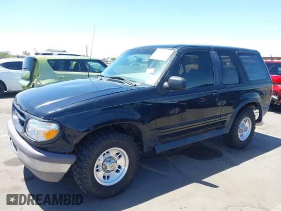 1996 Ford Explorer Eddie Bauer с VIN 1FMCU24X7TUD25192, выставлен на аукционе IAAI как лот 42278599 с пробегом 148 995 миль миль и . История ставок и продаж доступна на DreamBid. Изображение 2.