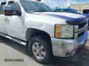 2009 Chevrolet Silverado 2500HD Work Truck z VIN 1GCHK49K59E134981, wystawiony jako IAAI lot #42471953 z przebiegiem 271 487 mil mil oraz . Historia ofert i sprzedaży dostępna na DreamBid. Obrazek 6.