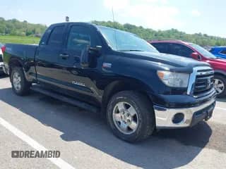 2011 Toyota Tundra z VIN 5TFUW5F19BX165360, wystawiony jako IAAI lot #42121196 z przebiegiem 103 491 mil mil oraz . Historia ofert i sprzedaży dostępna na DreamBid. Obrazek 1.