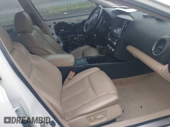 2014 Nissan Maxima S z VIN 1N4AA5AP5EC911401, wystawiony jako IAAI lot #43011639 z przebiegiem 179 267 mil mil oraz . Historia ofert i sprzedaży dostępna na DreamBid. Obrazek 5.