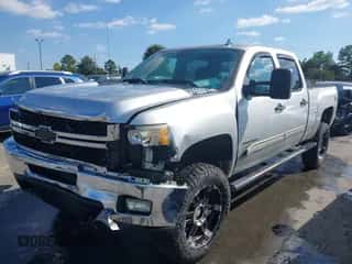 2011 Chevrolet Silverado 2500HD LT z VIN 1GC1KXC80BF125508, wystawiony jako IAAI lot #43251420 z przebiegiem 192 140 mil mil oraz . Historia ofert i sprzedaży dostępna na DreamBid. Obrazek 2.