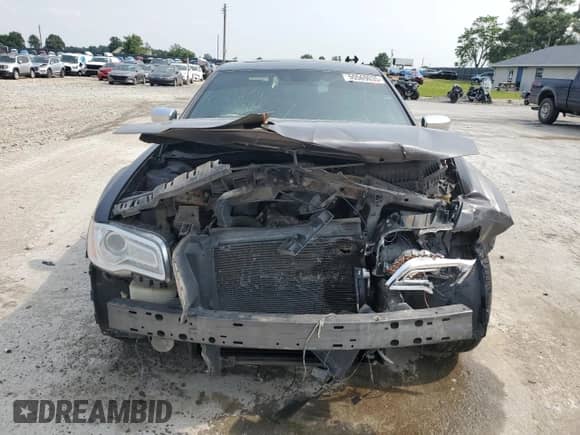 2014 Chrysler 300 C z VIN 2C3CCAKT1EH258035, wystawiony jako Copart lot #59569035 z przebiegiem Nie podano mil oraz Szkoda całkowita • Salvage title. Historia ofert i sprzedaży dostępna na DreamBid. Obrazek 5.