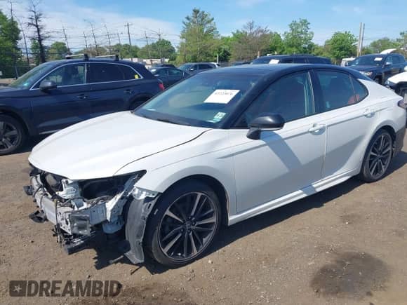 2018 Toyota Camry XSE z VIN 4T1B61HK5JU157242, wystawiony jako IAAI lot #42223076 z przebiegiem 116 738 mil mil oraz . Historia ofert i sprzedaży dostępna na DreamBid. Obrazek 2.