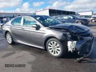 2019 Toyota Camry SE z VIN 4T1B11HK6KU831382, wystawiony jako IAAI lot #43426768 z przebiegiem 137 060 mil mil oraz . Historia ofert i sprzedaży dostępna na DreamBid. Obrazek 1.