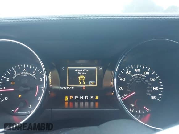 2015 Ford Mustang EcoBoost Premium z VIN 1FATP8UH2F5377230, wystawiony jako IAAI lot #43403672 z przebiegiem 94 934 mil mil oraz . Historia ofert i sprzedaży dostępna na DreamBid. Obrazek 7.