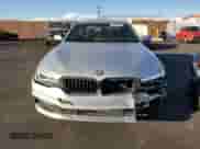 2018 BMW 5 Series 540i z VIN WBAJE5C51JWA93104, wystawiony jako Copart lot #89523965 z przebiegiem 61 042 mil mil oraz Czysty tytuł • Clean title. Historia ofert i sprzedaży dostępna na DreamBid. Obrazek 5.