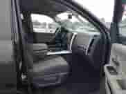 2011 Ram 1500 Big Horn z VIN 1D7RB1GT9BS555050, wystawiony jako IAAI lot #43302088 z przebiegiem 191 467 mil mil oraz . Historia ofert i sprzedaży dostępna na DreamBid. Obrazek 5.