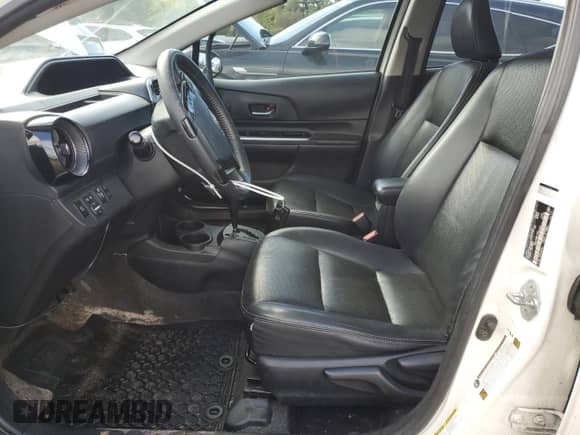 2018 Toyota Prius Two z VIN JTDKDTB32J1606952, wystawiony jako Copart lot #68911255 z przebiegiem 685 116 mil mil oraz Czysty tytuł • Clean title. Historia ofert i sprzedaży dostępna na DreamBid. Obrazek 7.