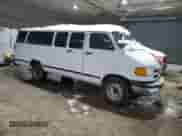 2000 Dodge Passenger z VIN 2B5WB35Z5YK135958, wystawiony jako Copart lot #56770305 z przebiegiem 73 989 mil mil oraz Szkoda całkowita • Salvage title. Historia ofert i sprzedaży dostępna na DreamBid. Obrazek 4.