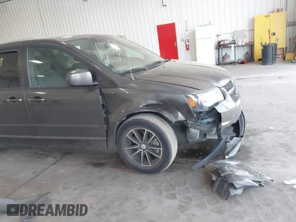 2016 Dodge Grand Caravan SE z VIN 2C4RDGBG0GR236906, wystawiony jako IAAI lot #42747779 z przebiegiem 107 529 mil mil oraz . Historia ofert i sprzedaży dostępna na DreamBid. Obrazek 6.