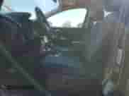 2017 Ford Escape SE z VIN 1FMCU9GD3HUC39198, wystawiony jako Copart lot #90023225 z przebiegiem 150 567 mil mil oraz Czysty tytuł • Clean title. Historia ofert i sprzedaży dostępna na DreamBid. Obrazek 7.