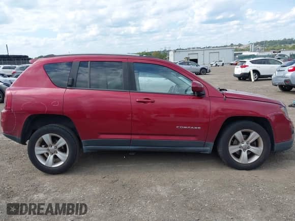 2015 Jeep Compass High Altitude с VIN 1C4NJDEBXFD333215, выставлен на аукционе IAAI как лот 43109330 с пробегом 134 246 миль миль и . История ставок и продаж доступна на DreamBid. Изображение 13.