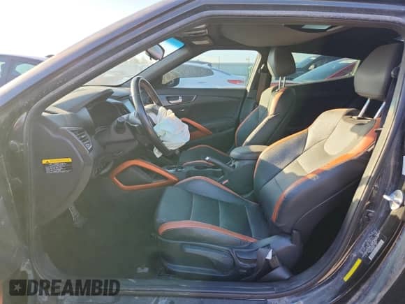 2016 Hyundai Veloster Turbo с VIN KMHTC6AE6GU299560, выставлен на аукционе Copart как лот 86332155 с пробегом Не указан миль и Списание • Salvage title. История ставок и продаж доступна на DreamBid. Изображение 7.