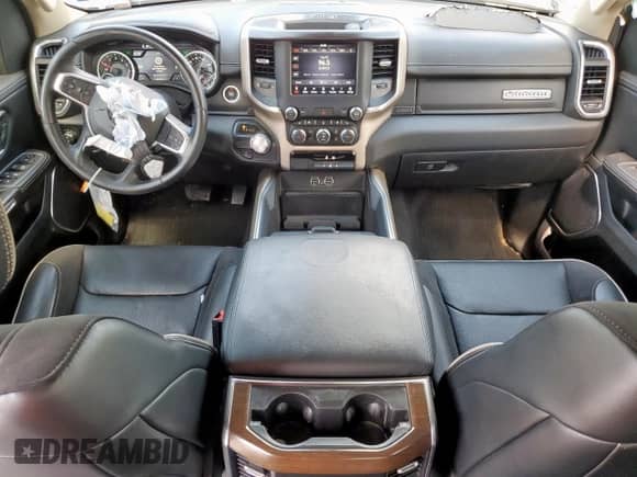 2021 Ram 1500 Laramie z VIN 1C6RREJT7MN801351, wystawiony jako Copart lot #81655935 z przebiegiem 42 313 mil mil oraz Szkoda całkowita • Salvage title. Historia ofert i sprzedaży dostępna na DreamBid. Obrazek 8.