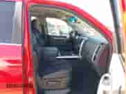 2017 Ram 1500 Lone Star z VIN 1C6RR6LTXHS836167, wystawiony jako IAAI lot #42698210 z przebiegiem 102 452 mil mil oraz . Historia ofert i sprzedaży dostępna na DreamBid. Obrazek 5.