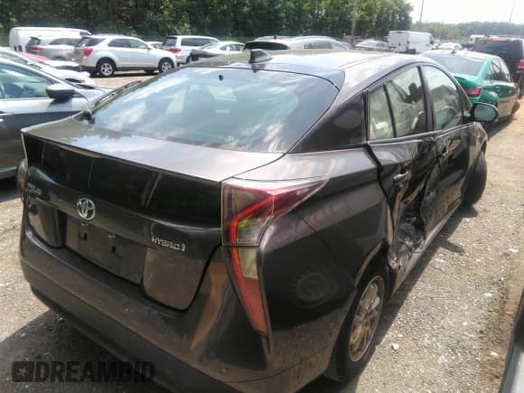 2016 Toyota Prius Four z VIN JTDKARFU5G3507943, wystawiony jako IAAI lot #42834133 z przebiegiem 59 026 mil mil oraz . Historia ofert i sprzedaży dostępna na DreamBid. Obrazek 4.