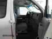 2010 Ford Econoline Cargo Commercial z VIN 1FTNE2EW4ADA98105, wystawiony jako IAAI lot #42423304 z przebiegiem 215 158 mil mil oraz . Historia ofert i sprzedaży dostępna na DreamBid. Obrazek 5.