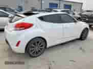 2016 Hyundai Veloster z VIN KMHTC6AD0GU296399, wystawiony jako Copart lot #53721095 z przebiegiem 97 486 mil mil oraz Czysty tytuł • Clean title. Historia ofert i sprzedaży dostępna na DreamBid. Obrazek 3.
