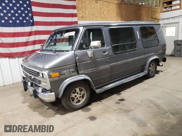 1994 Chevrolet Chevy Van с VIN 1GBEG25K6RF158378, выставлен на аукционе Copart как лот 82063375 с пробегом 146 843 миль миль и Чистый • Clean title. История ставок и продаж доступна на DreamBid. Изображение 1.
