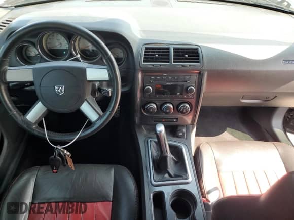 2010 Dodge Challenger R/T z VIN 2B3CJ5DT9AH159769, wystawiony jako Copart lot #80167745 z przebiegiem 149 472 mil mil oraz Szkoda całkowita • Salvage title. Historia ofert i sprzedaży dostępna na DreamBid. Obrazek 8.