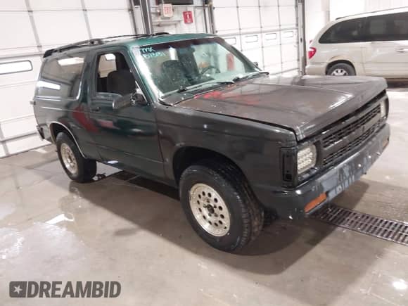 1993 Chevrolet Blazer LS с VIN 1GNCT18W9P0137328, выставлен на аукционе IAAI как лот 41573131 с пробегом Не указан миль и . История ставок и продаж доступна на DreamBid. Изображение 1.