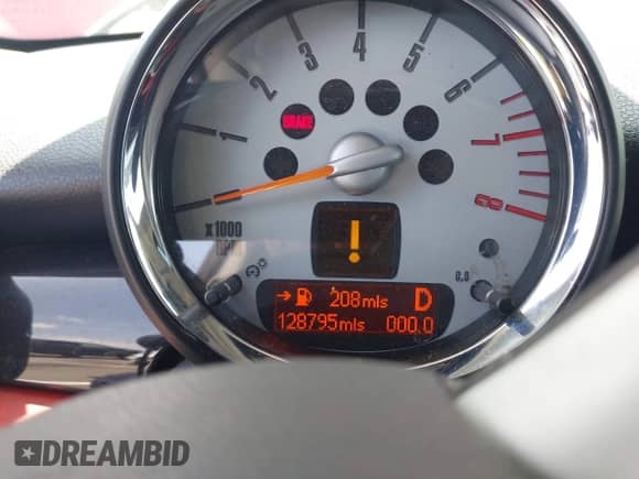 2008 MINI Hardtop with VIN WMWMF33538TT65157, listed as a IAAI auction lot 42587798 with 128,795 mi miles and . Bid and sale history available at DreamBid. Image 7.