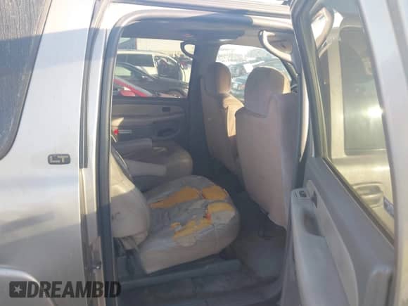 2000 Chevrolet Suburban LT z VIN 3GNGC26U7YG189093, wystawiony jako IAAI lot #41129079 z przebiegiem 346 765 mil mil oraz . Historia ofert i sprzedaży dostępna na DreamBid. Obrazek 8.