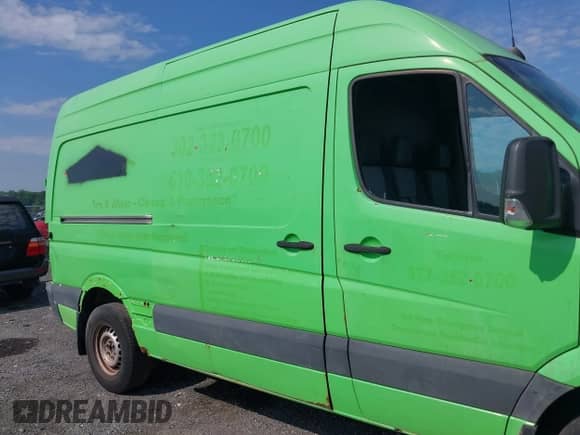 2008 Dodge Sprinter z VIN WD0PE745585334450, wystawiony jako IAAI lot #42850230 z przebiegiem 200 401 mil mil oraz . Historia ofert i sprzedaży dostępna na DreamBid. Obrazek 6.