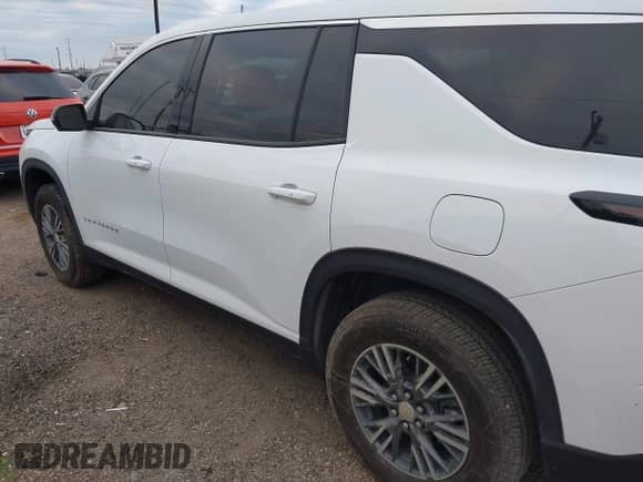 2024 Chevrolet Traverse FWD LS z VIN 1GNEREKS9RJ235213, wystawiony jako IAAI lot #41967916 z przebiegiem 13 668 mil mil oraz . Historia ofert i sprzedaży dostępna na DreamBid. Obrazek 14.